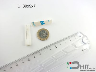 UI 39x9x7 [BA]  - uchwyty magnetyczne do identyfikatorów